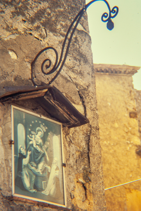 Madonna Del Rosario Di Pompei Edicola In Via Antiche Terme Nei Pressi Dell'area Archeologica Del Teatro Romano